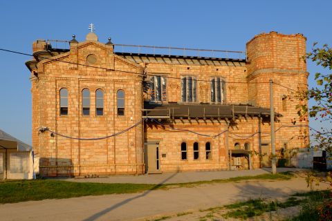Foto Budowanego Zespołu Sakralnego pw. św. Jana Pawła II  przy dobrym świetle